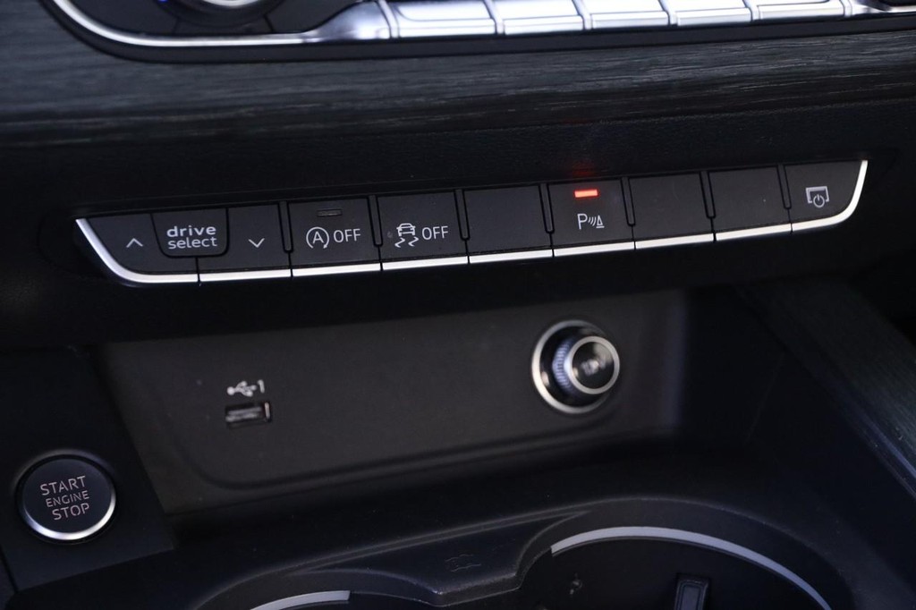 Audi A5 Coupe Vehicle Full-screen Gallery Image 20