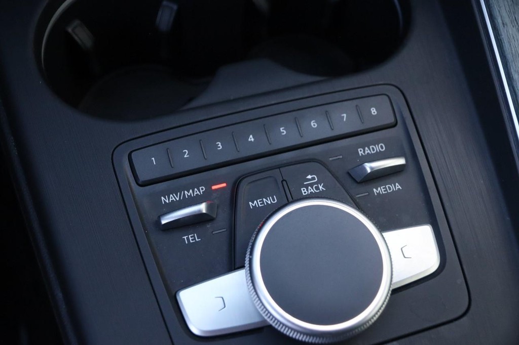 Audi A5 Coupe Vehicle Full-screen Gallery Image 23