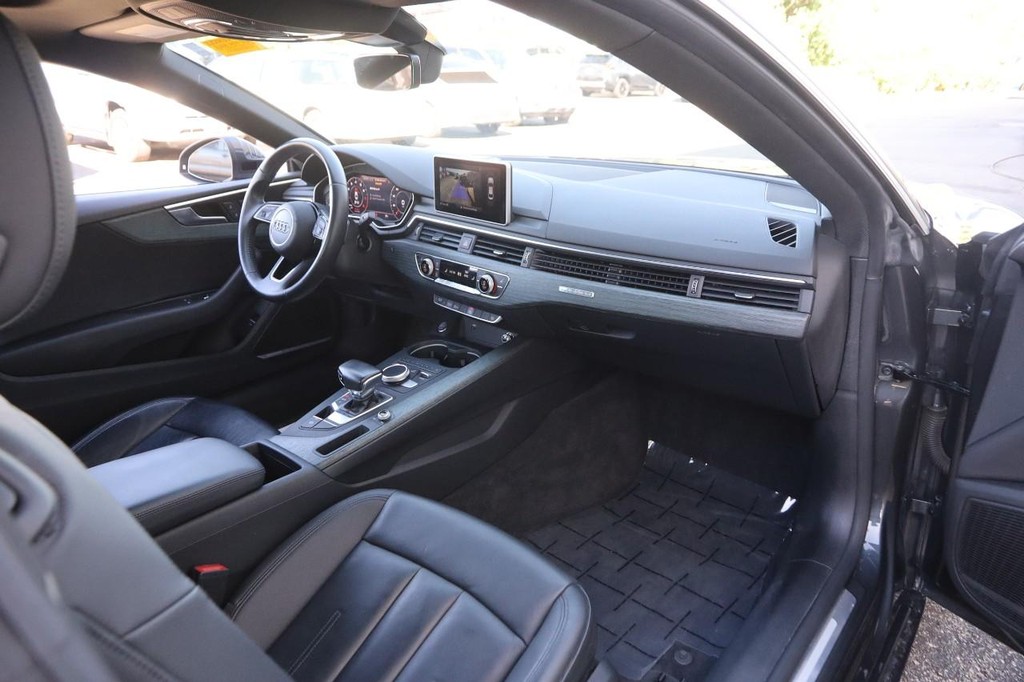 Audi A5 Coupe Vehicle Full-screen Gallery Image 26