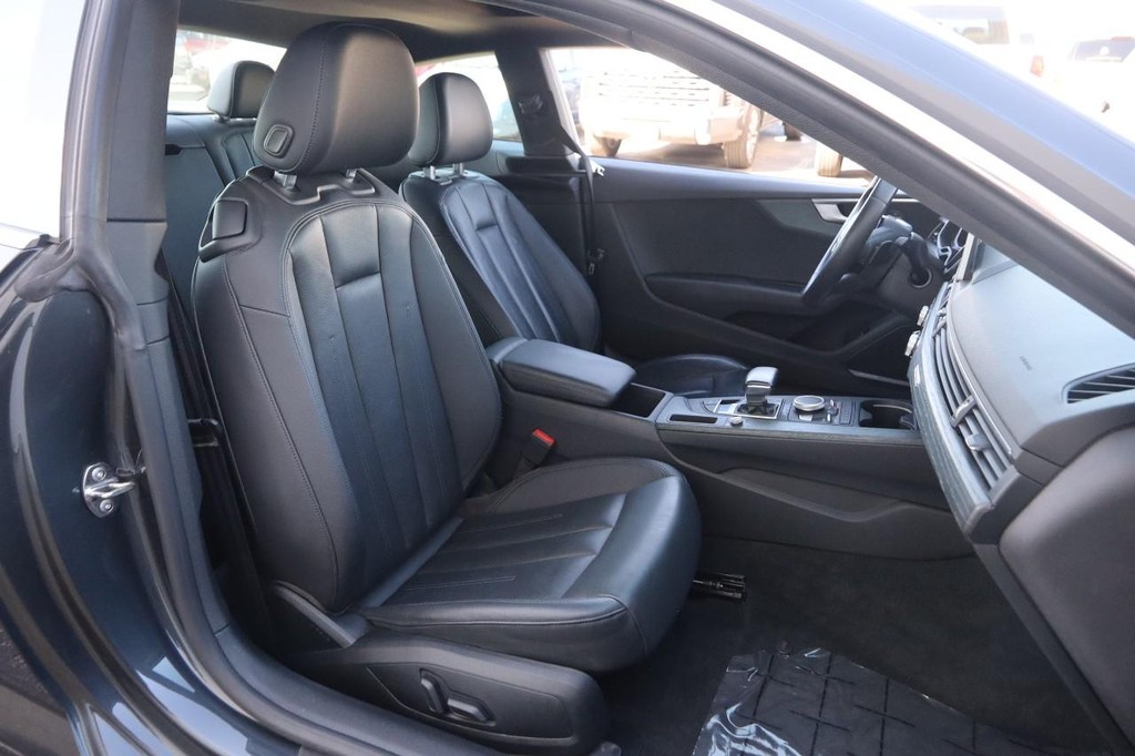 Audi A5 Coupe Vehicle Full-screen Gallery Image 27