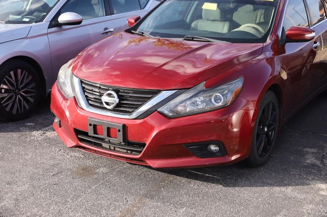 Nissan Altima Vehicle Image 05