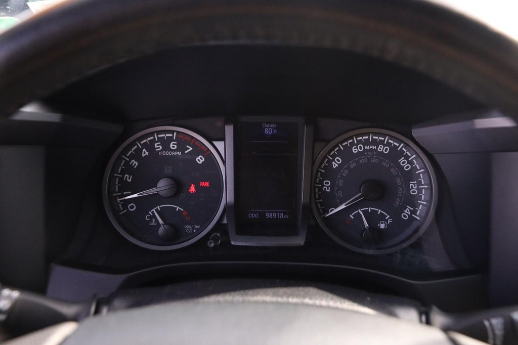 Toyota Tacoma 4WD Vehicle Full-screen Gallery Image 13