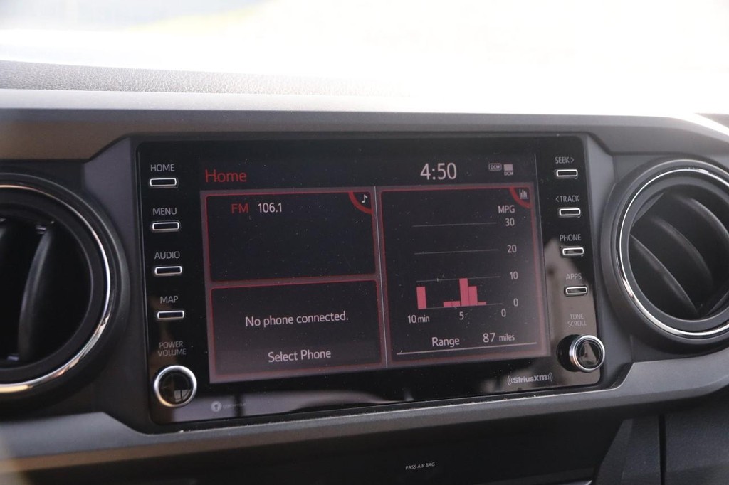 Toyota Tacoma 4WD Vehicle Full-screen Gallery Image 15