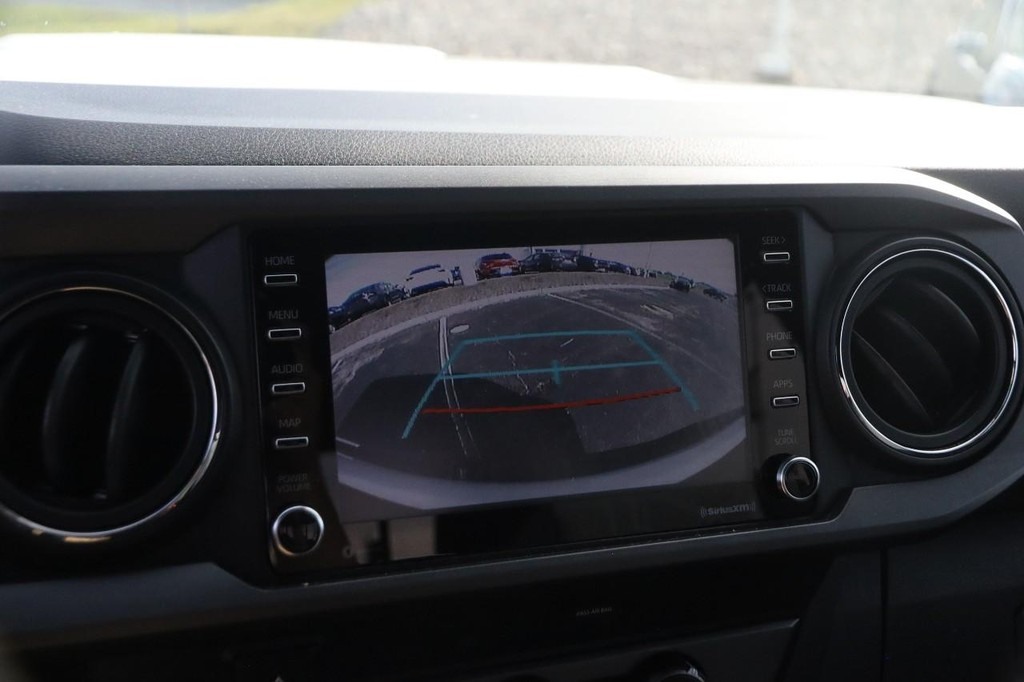 Toyota Tacoma 4WD Vehicle Full-screen Gallery Image 16