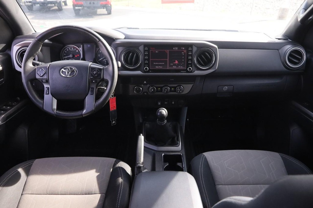 Toyota Tacoma 4WD Vehicle Full-screen Gallery Image 20