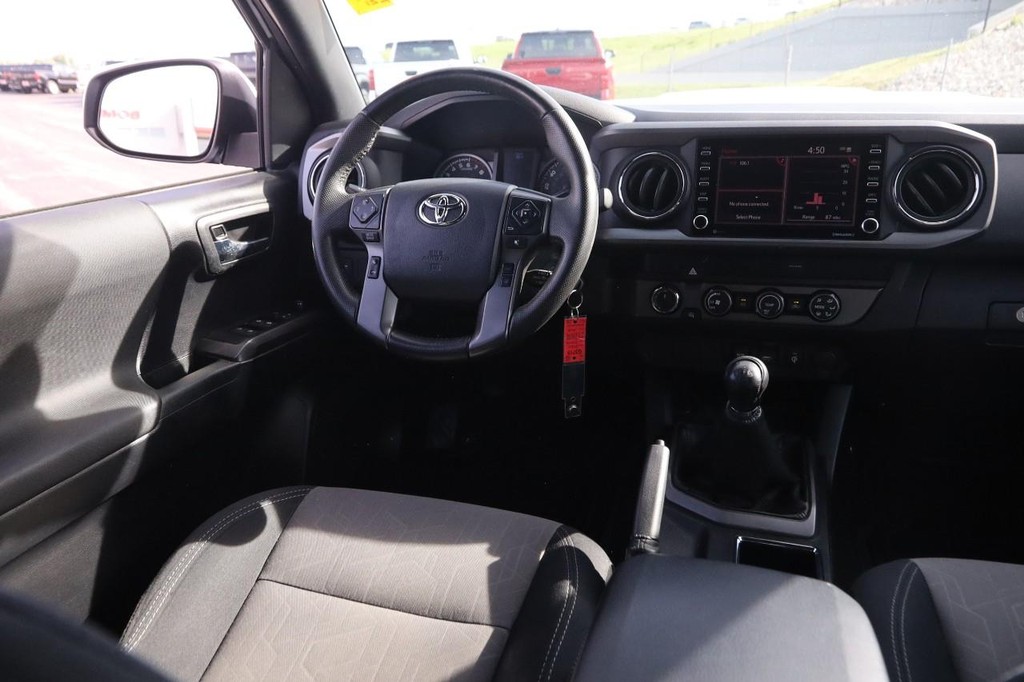 Toyota Tacoma 4WD Vehicle Full-screen Gallery Image 21