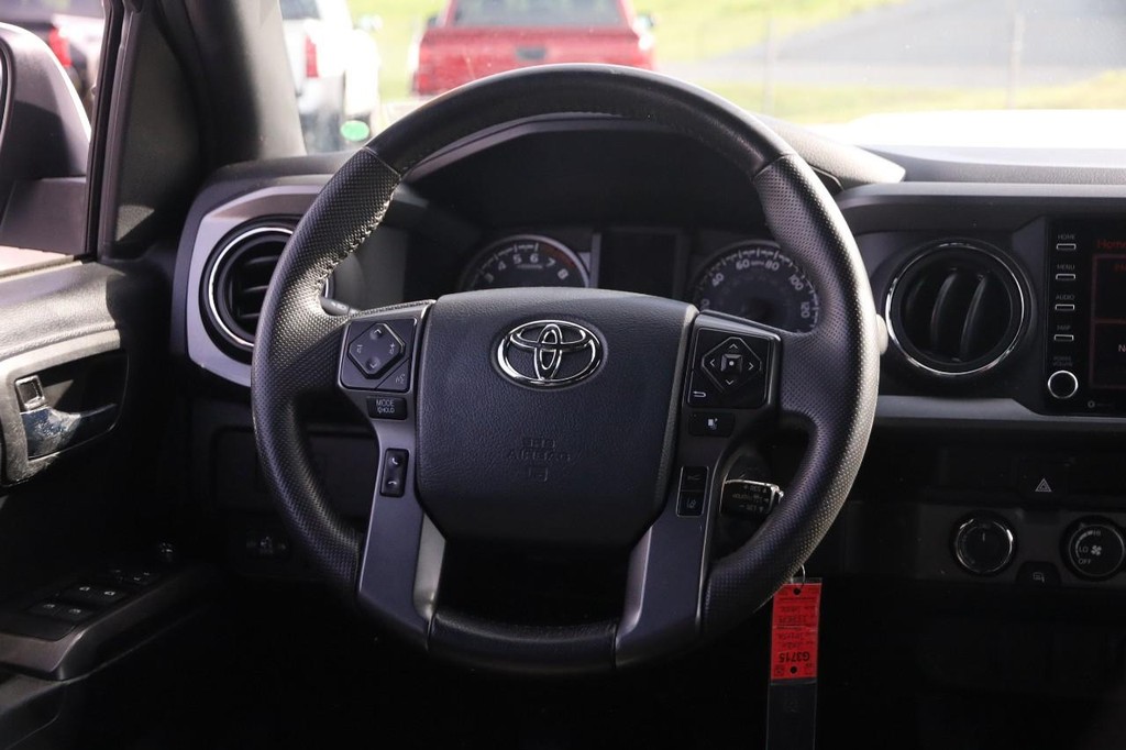 Toyota Tacoma 4WD Vehicle Full-screen Gallery Image 22