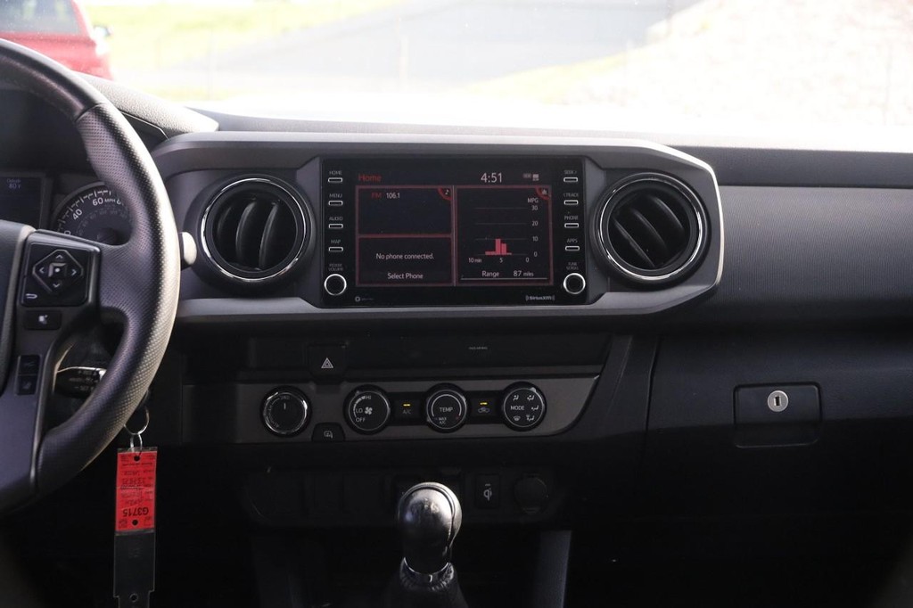 Toyota Tacoma 4WD Vehicle Full-screen Gallery Image 23