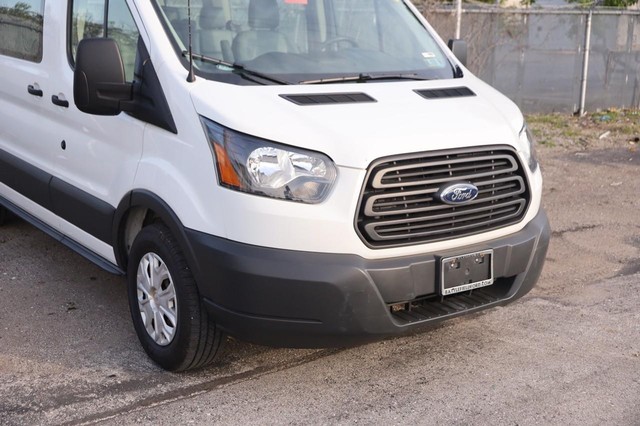 Ford Transit Passenger Wagon Vehicle Image 02