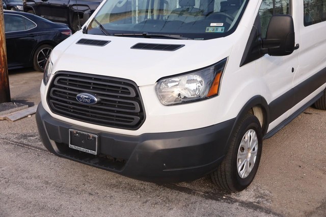 Ford Transit Passenger Wagon Vehicle Image 05