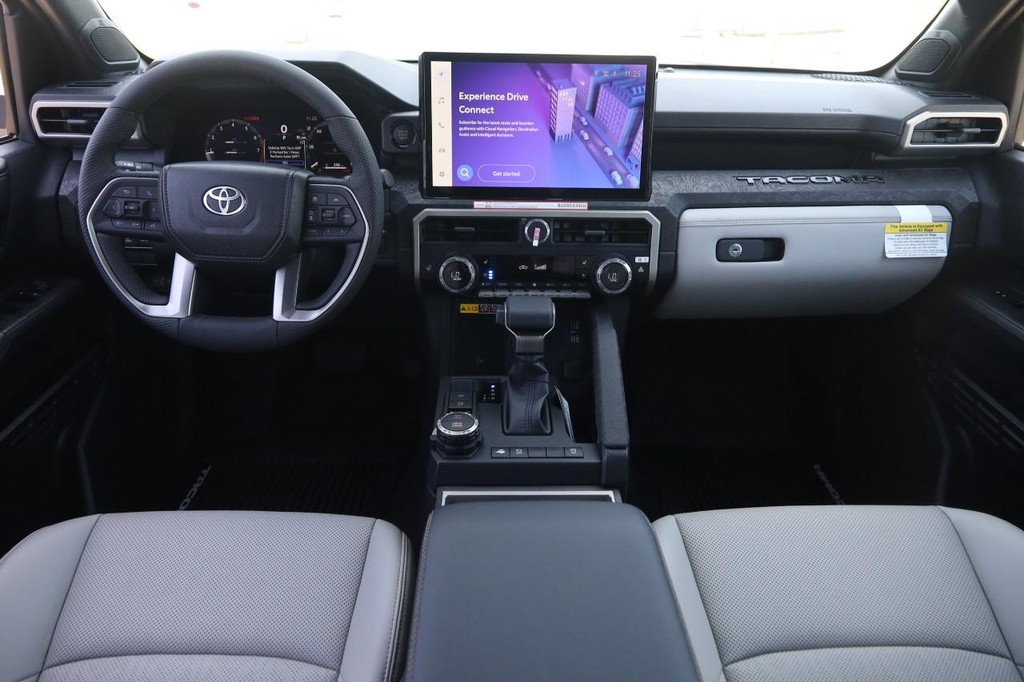 Toyota Tacoma 4WD Vehicle Full-screen Gallery Image 21