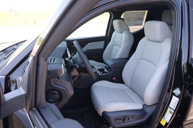 Toyota Tacoma 4WD Vehicle Image 09