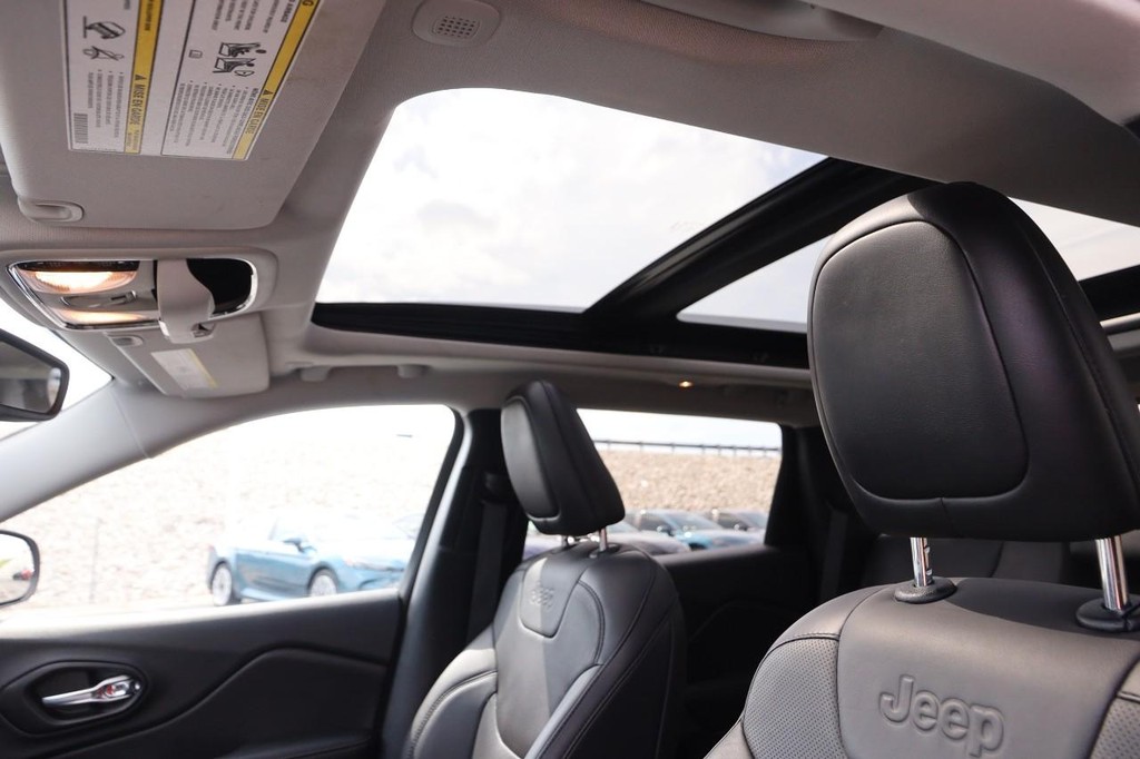 Jeep Cherokee Vehicle Full-screen Gallery Image 5