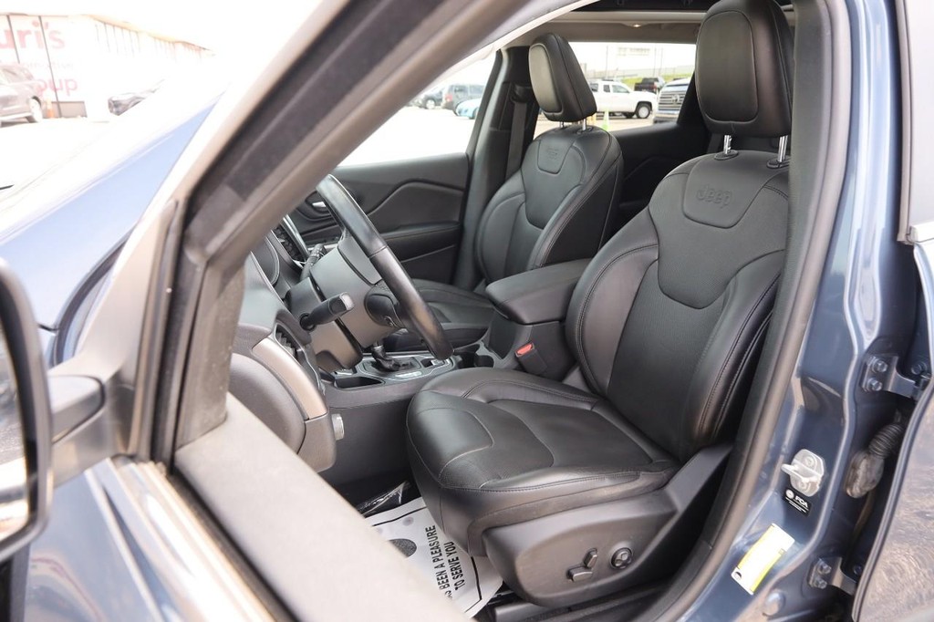 Jeep Cherokee Vehicle Full-screen Gallery Image 6