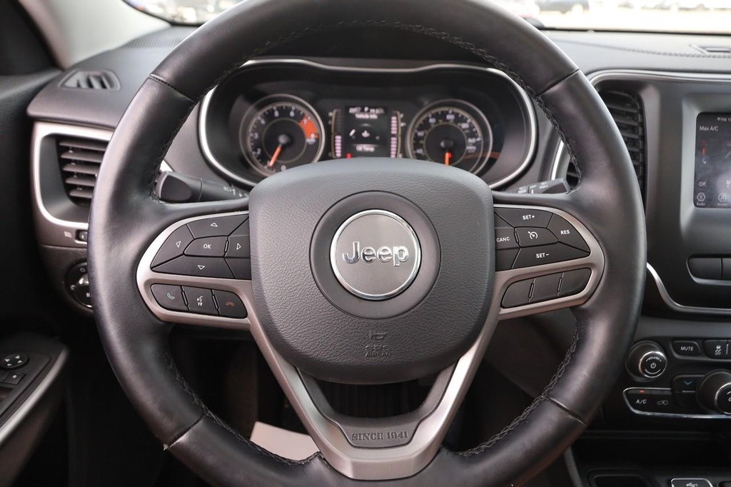 Jeep Cherokee Vehicle Full-screen Gallery Image 8