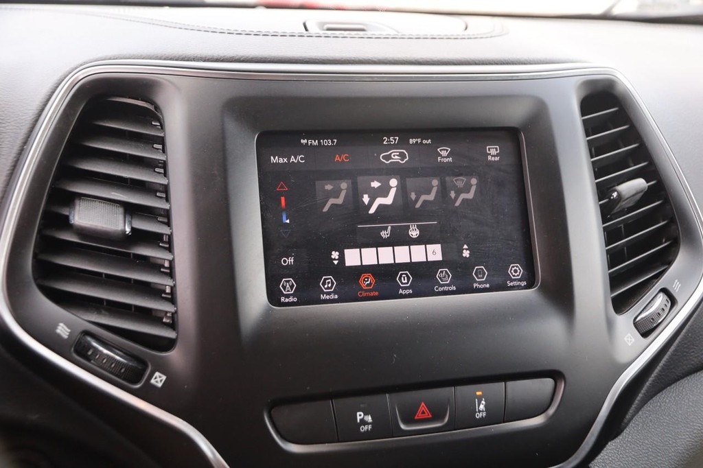 Jeep Cherokee Vehicle Full-screen Gallery Image 14