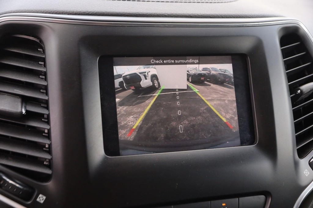 Jeep Cherokee Vehicle Full-screen Gallery Image 15