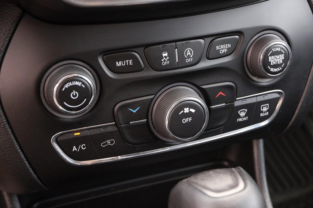 Jeep Cherokee Vehicle Full-screen Gallery Image 16