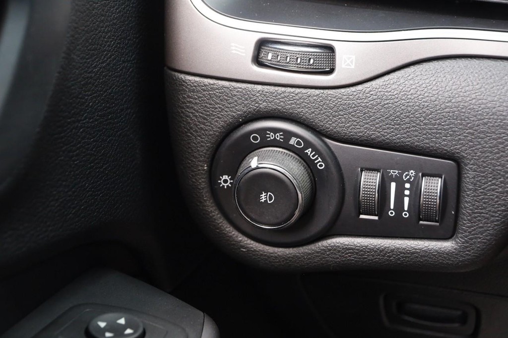 Jeep Cherokee Vehicle Full-screen Gallery Image 18