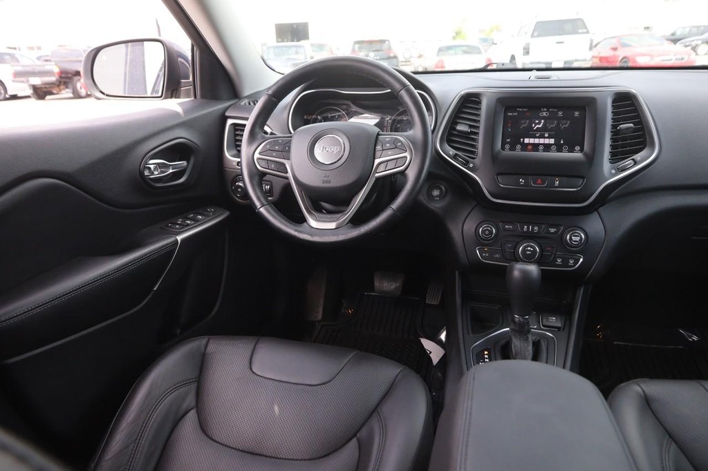 Jeep Cherokee Vehicle Full-screen Gallery Image 20