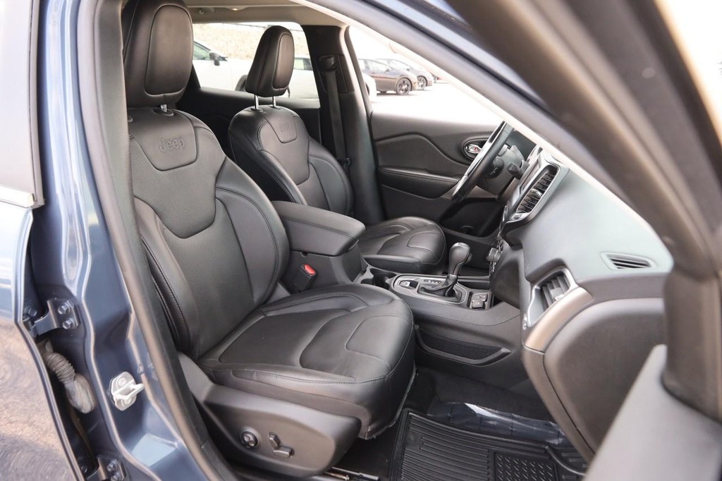 Jeep Cherokee Vehicle Full-screen Gallery Image 24