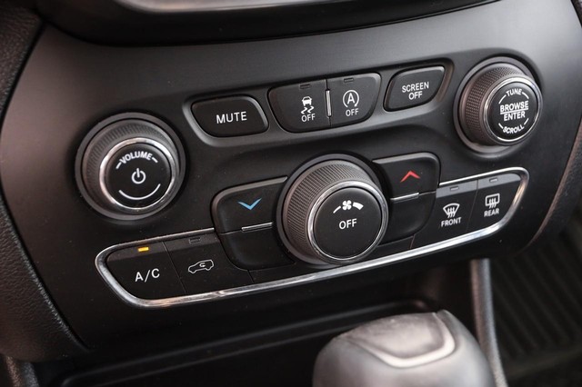 Jeep Cherokee Vehicle Image 16