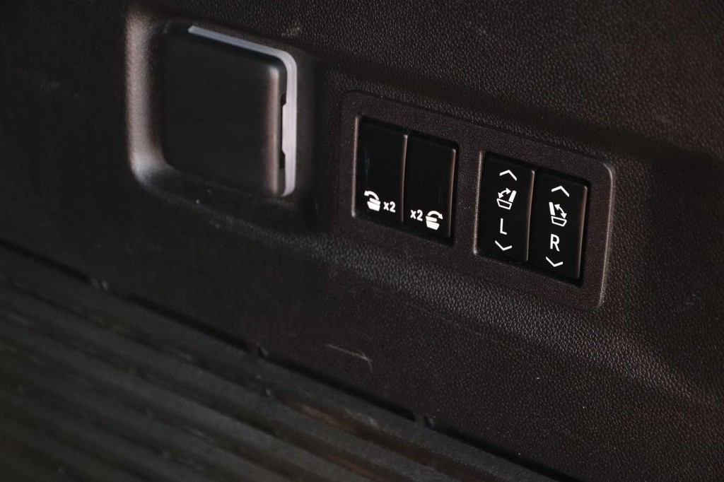 Chevrolet Tahoe Vehicle Full-screen Gallery Image 8