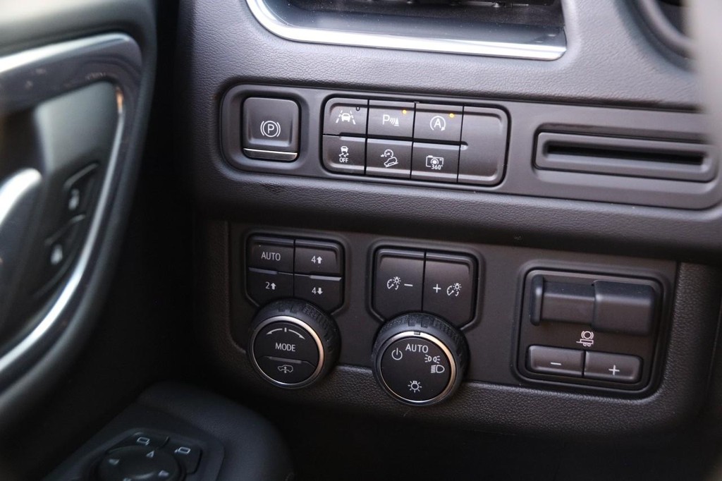 Chevrolet Tahoe Vehicle Full-screen Gallery Image 24