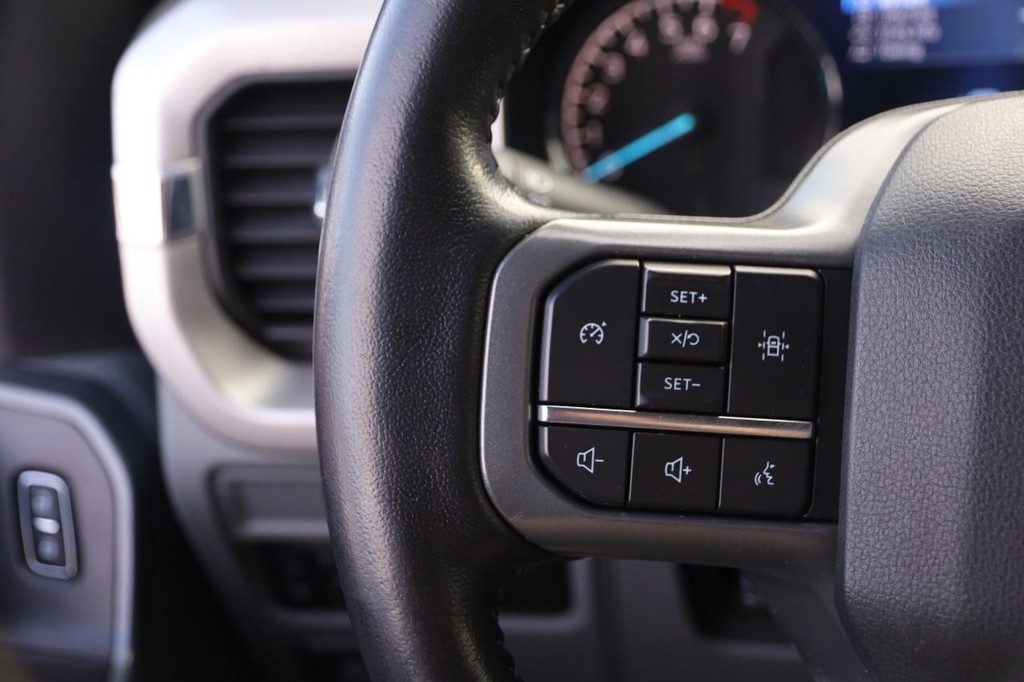 Ford F-150 Vehicle Full-screen Gallery Image 11