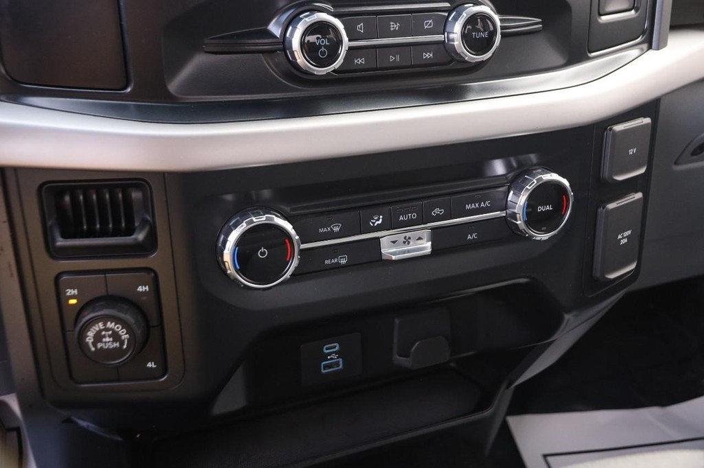 Ford F-150 Vehicle Full-screen Gallery Image 17