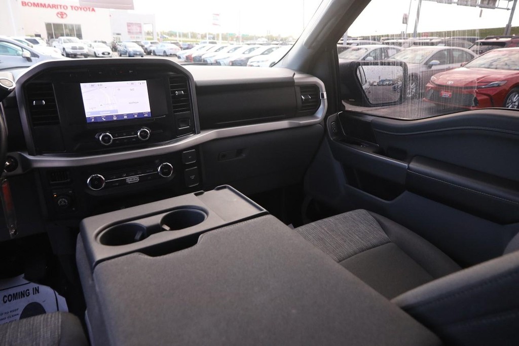 Ford F-150 Vehicle Full-screen Gallery Image 23