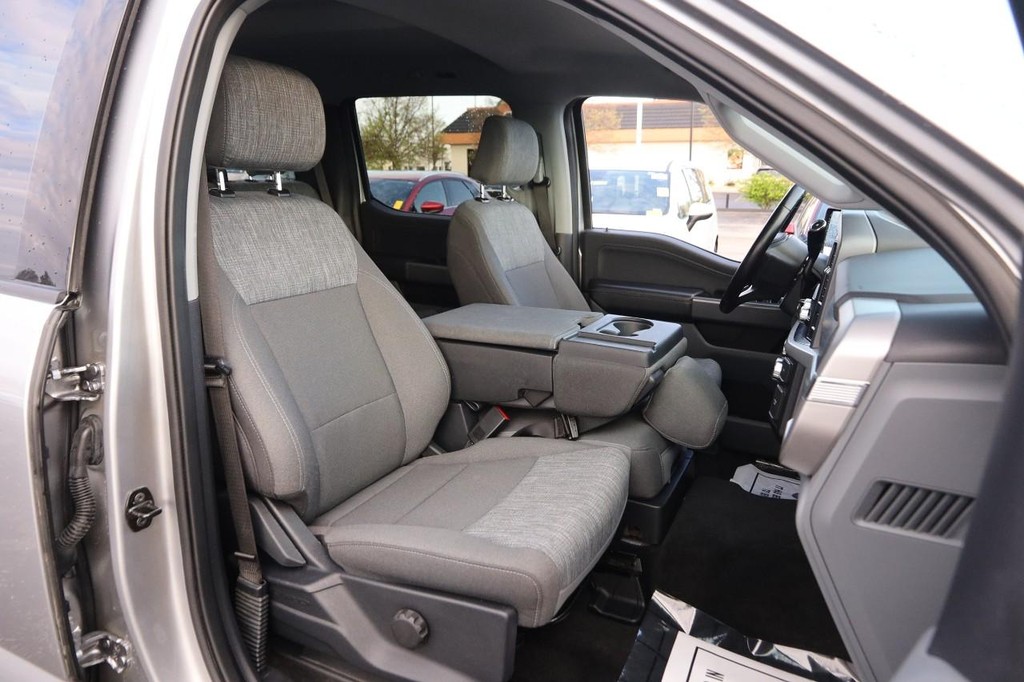 Ford F-150 Vehicle Full-screen Gallery Image 24