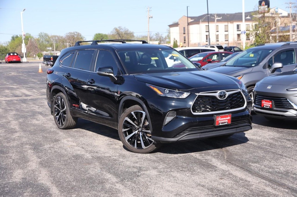 Toyota Highlander Vehicle Full-screen Gallery Image 2