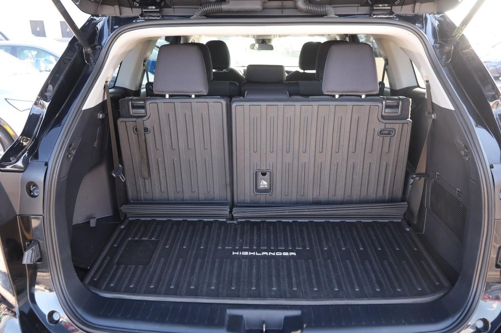 Toyota Highlander Vehicle Full-screen Gallery Image 7