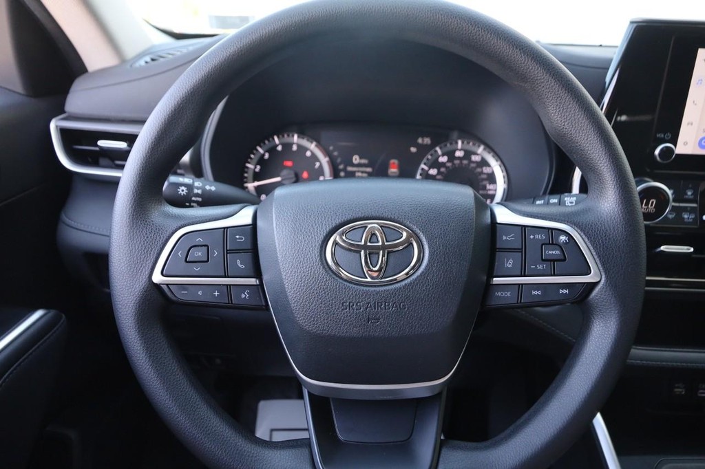 Toyota Highlander Vehicle Full-screen Gallery Image 10