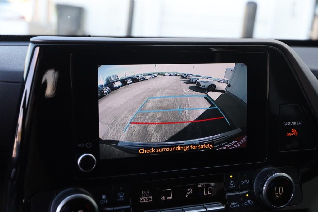 Toyota Highlander Vehicle Full-screen Gallery Image 17