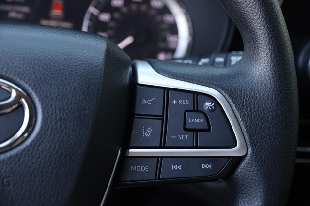 Toyota Highlander Vehicle Image 12