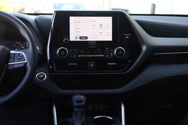 Toyota Highlander Vehicle Image 24