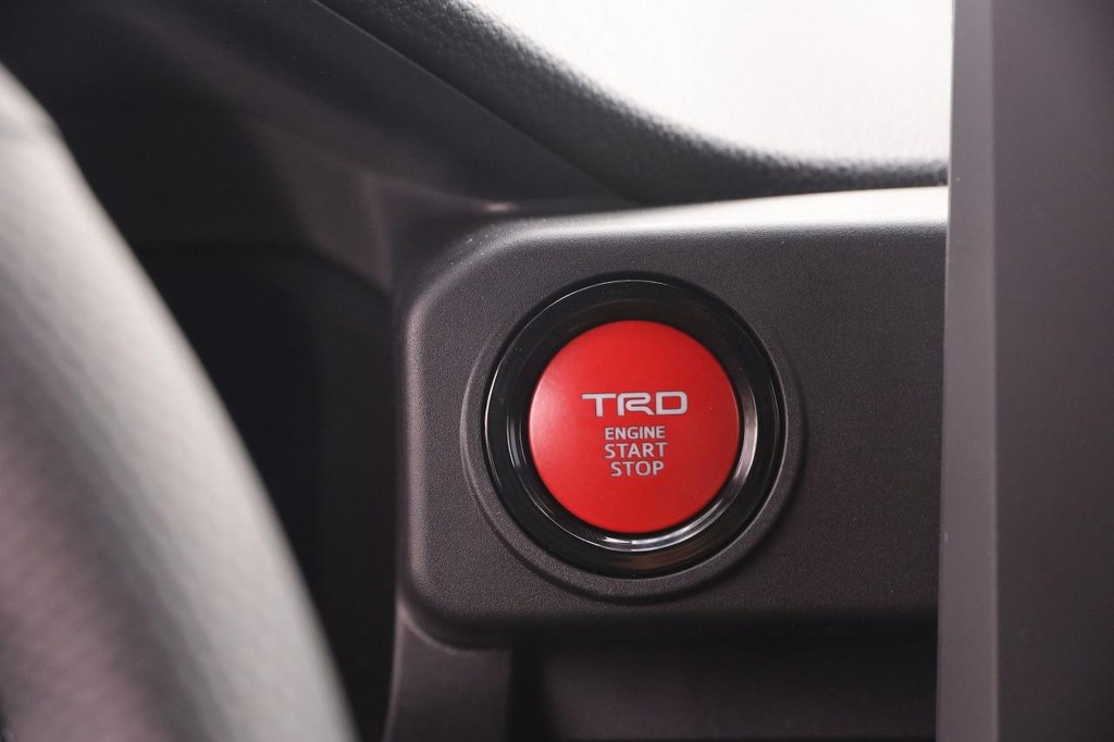Toyota Tacoma 4WD Vehicle Full-screen Gallery Image 14