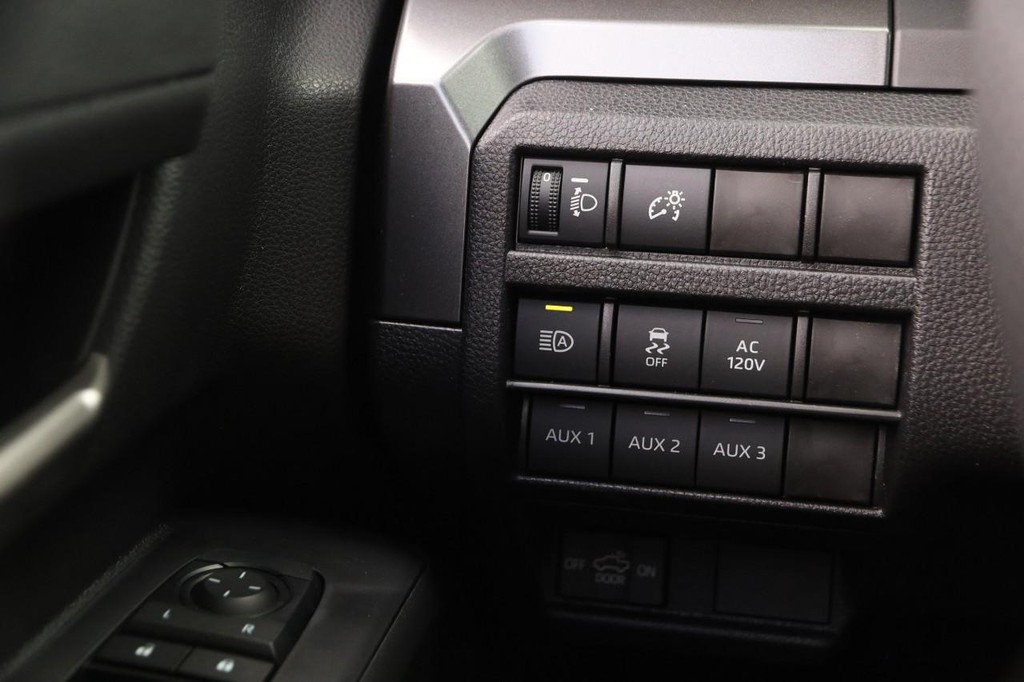 Toyota Tacoma 4WD Vehicle Full-screen Gallery Image 20