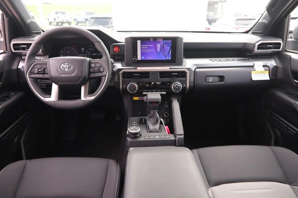 Toyota Tacoma 4WD Vehicle Full-screen Gallery Image 21