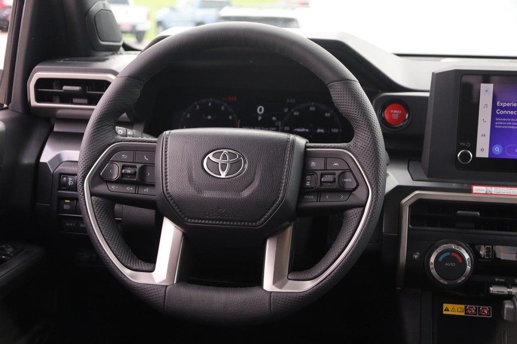 Toyota Tacoma 4WD Vehicle Full-screen Gallery Image 23
