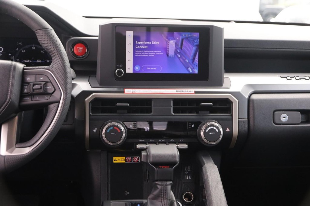 Toyota Tacoma 4WD Vehicle Full-screen Gallery Image 24