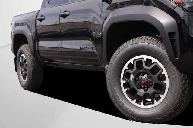 Toyota Tacoma 4WD Vehicle Image 03