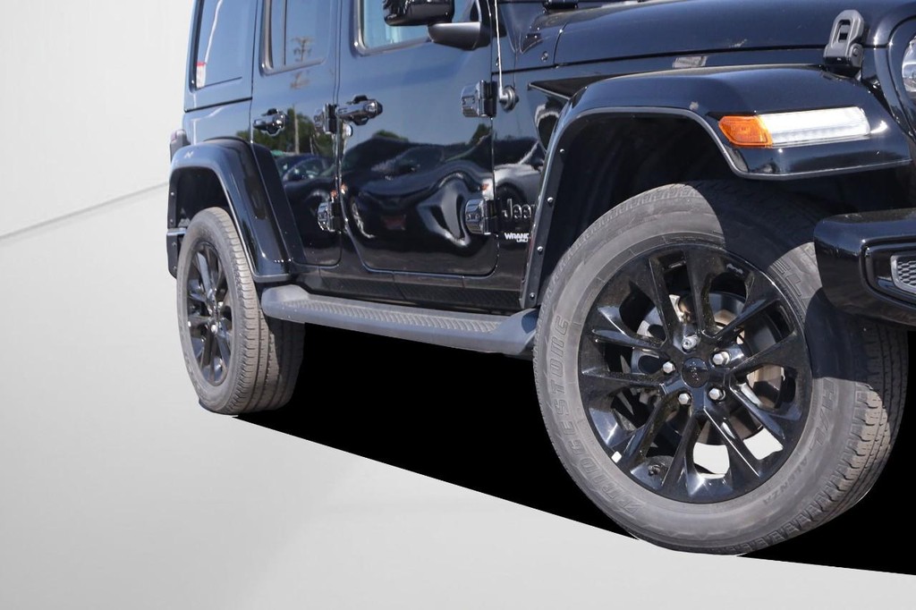 Jeep Wrangler Vehicle Full-screen Gallery Image 3