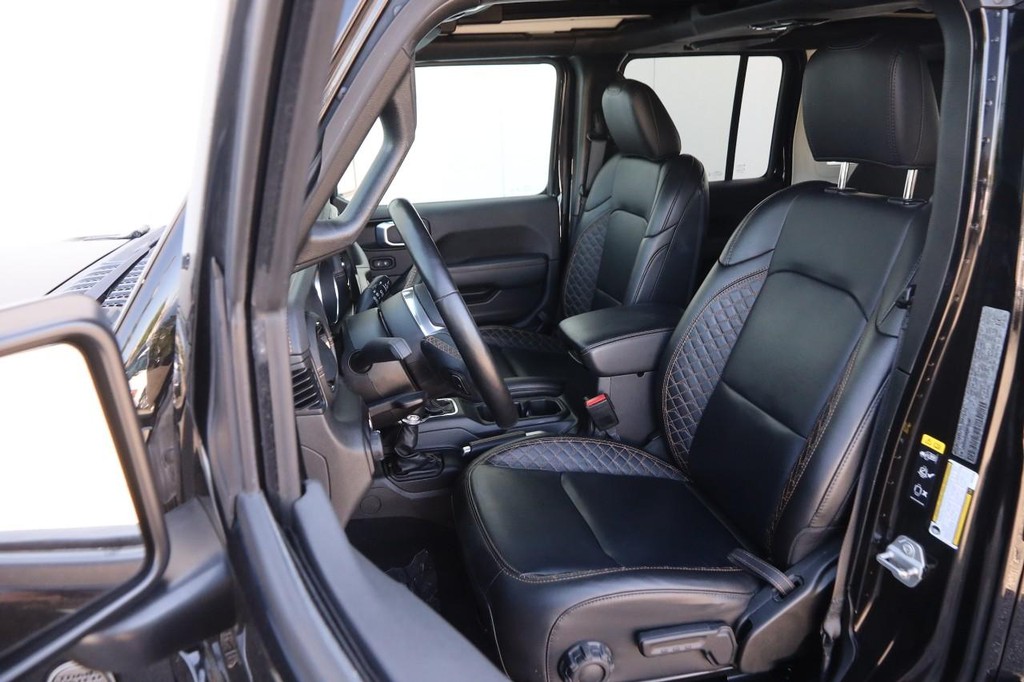 Jeep Wrangler Vehicle Full-screen Gallery Image 8