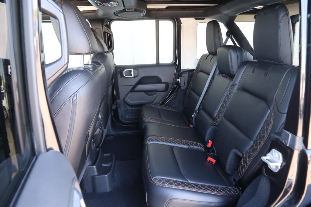 Jeep Wrangler Vehicle Full-screen Gallery Image 9