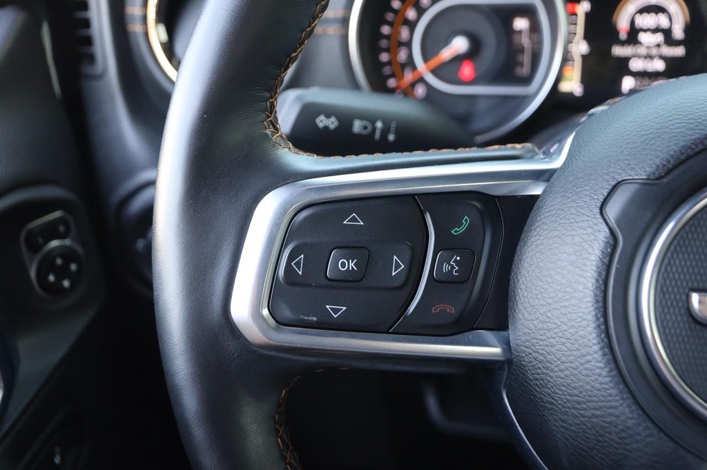 Jeep Wrangler Vehicle Full-screen Gallery Image 11