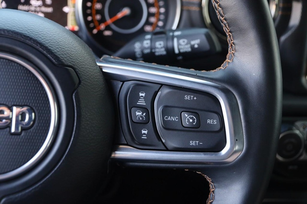 Jeep Wrangler Vehicle Full-screen Gallery Image 12