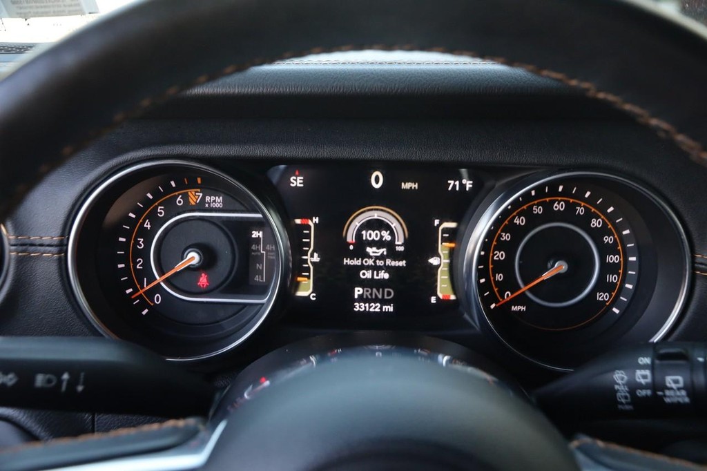 Jeep Wrangler Vehicle Full-screen Gallery Image 13